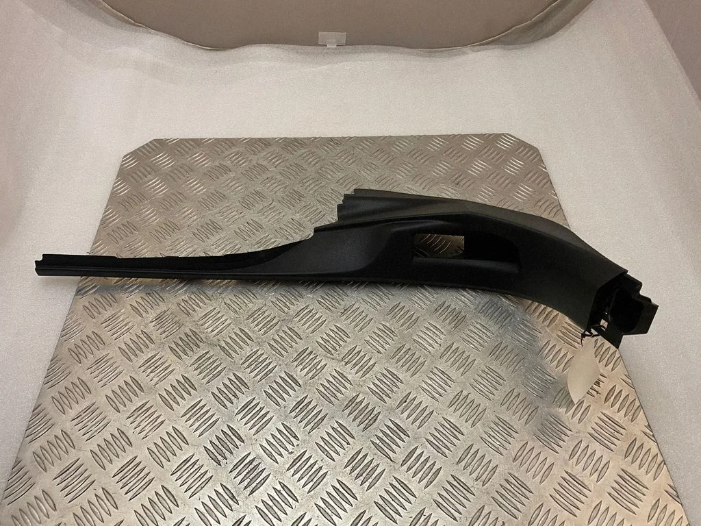 Foot area side trim 9811462177