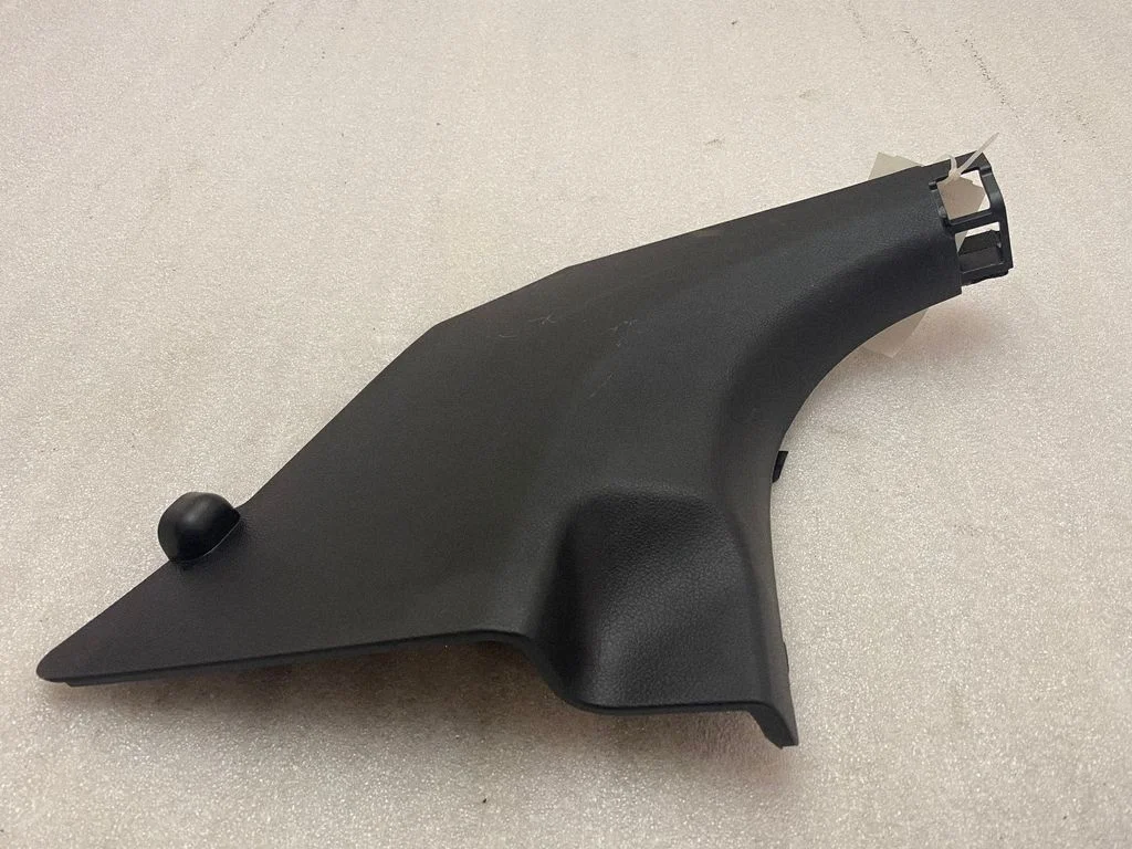 Foot area side trim 85825F1900