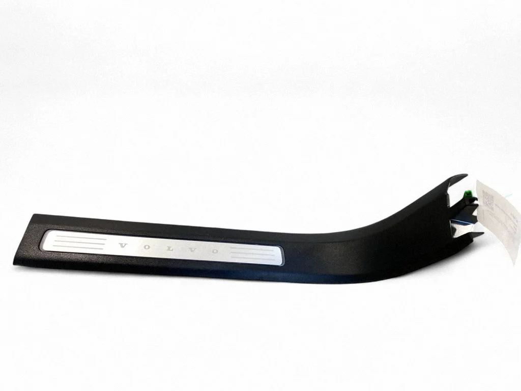 Front sill trim cover 31363649