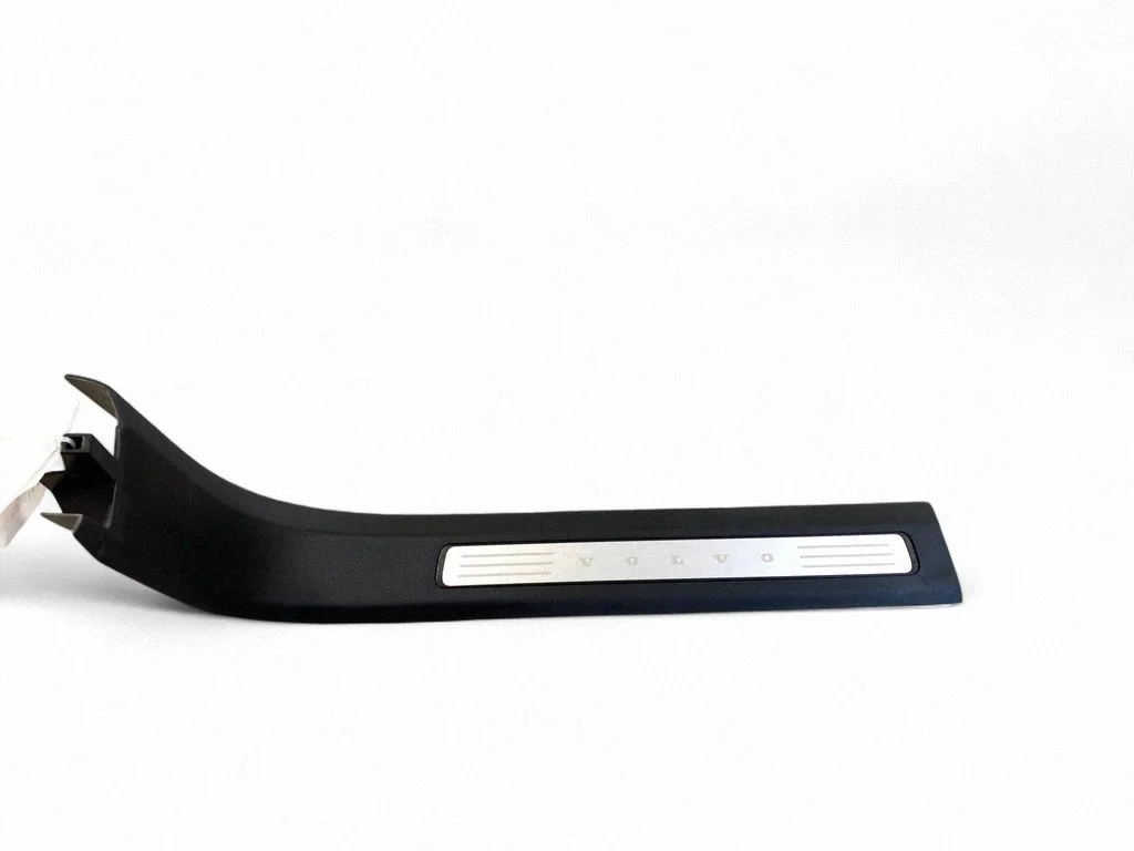 Front sill trim cover 31363642