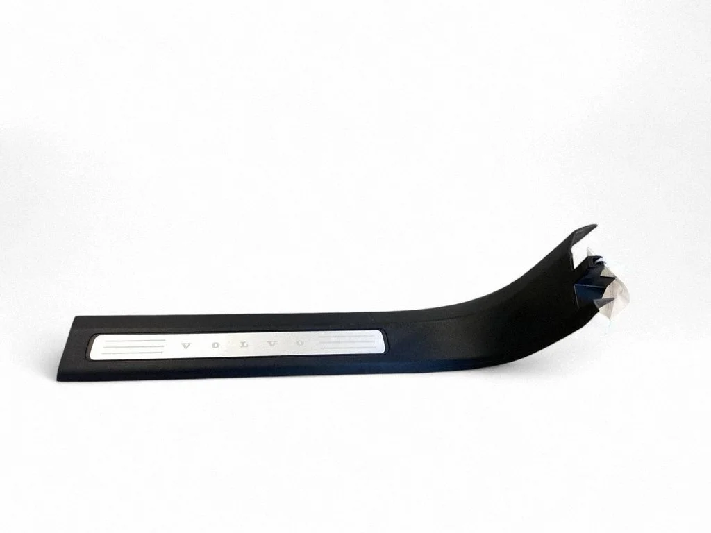 Front sill trim cover 31363649