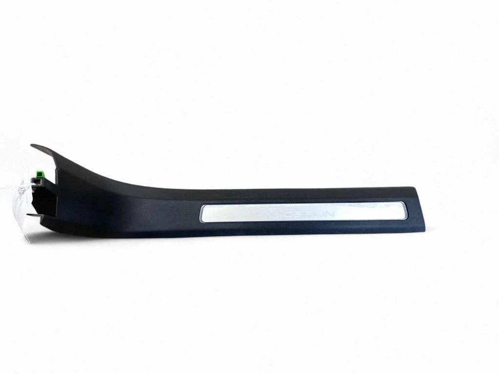 Front sill trim cover 31363642