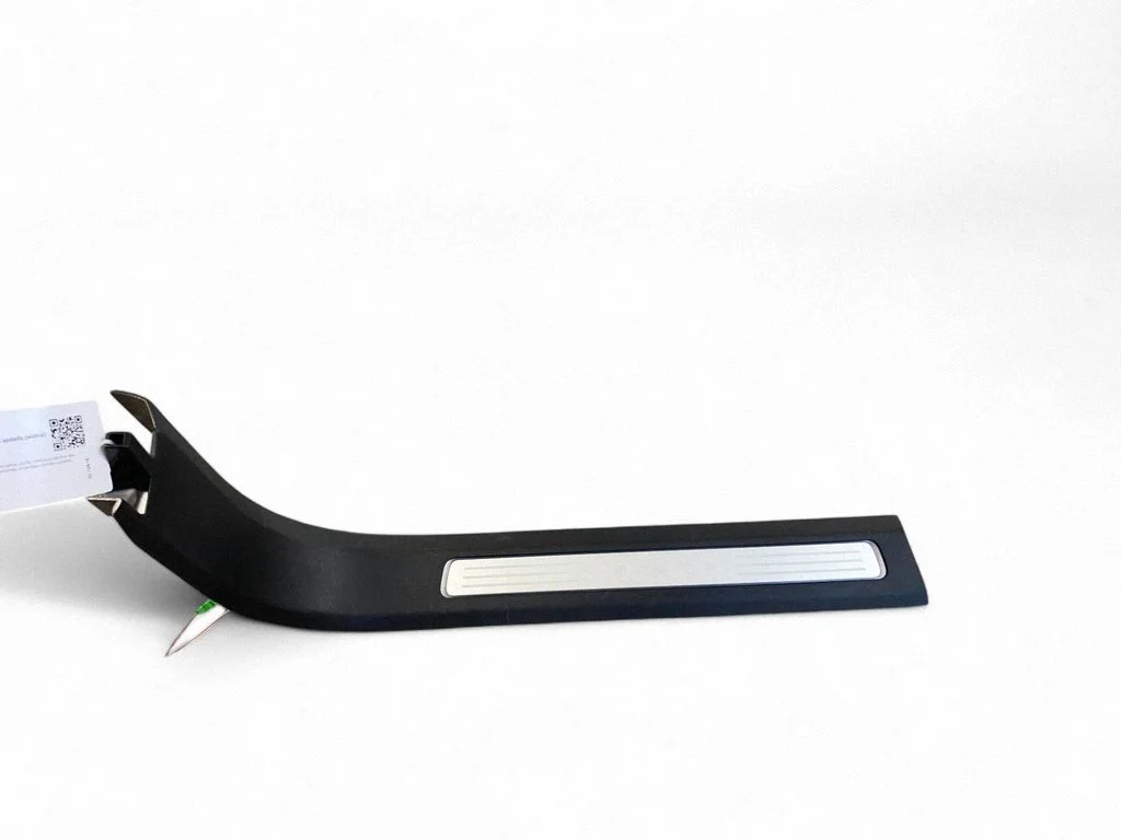 Front sill trim cover 31363642