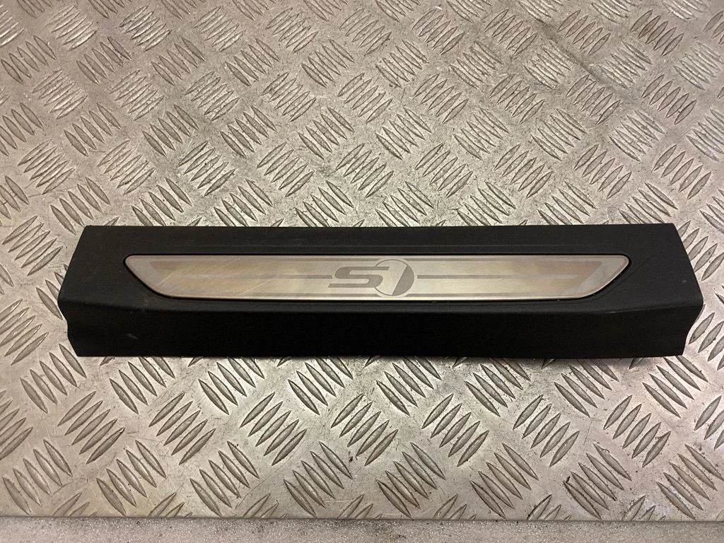 Priekšējā sliekšņa apdare (iekšējā) GX7M13200BB