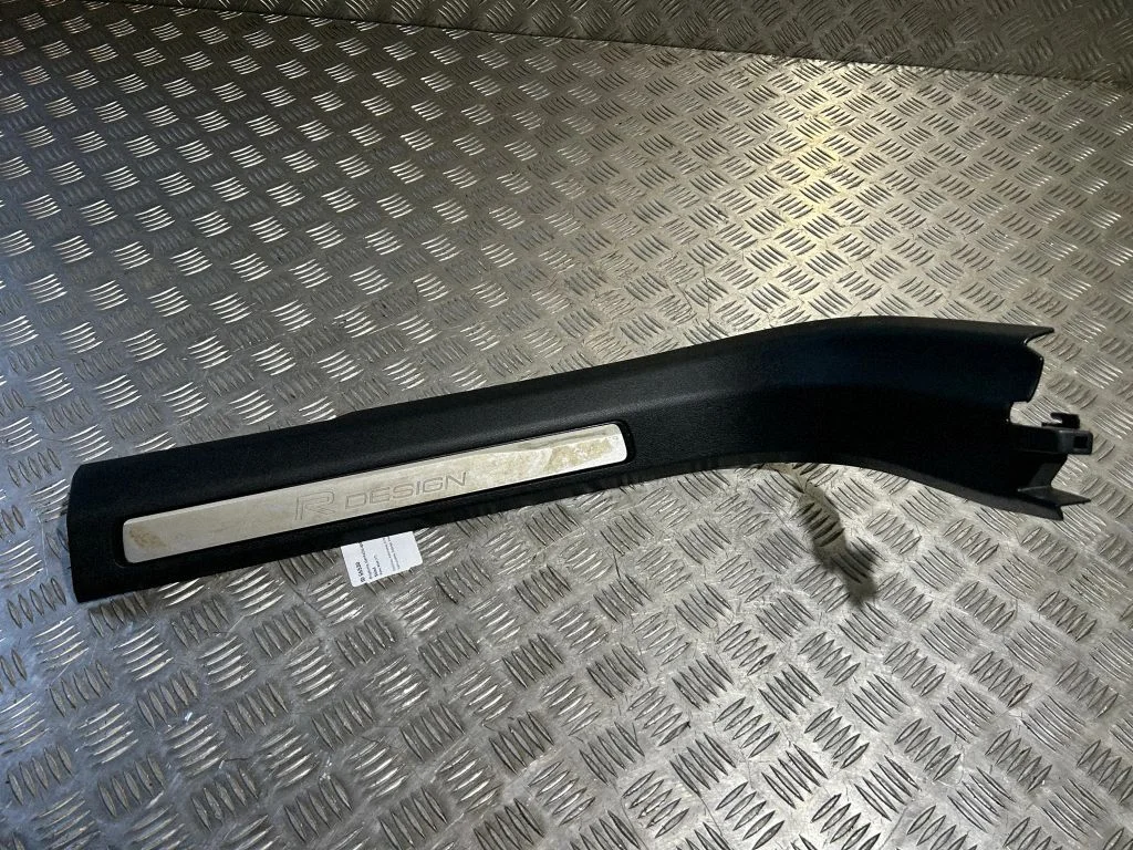 Priekšējā sliekšņa apdare (iekšējā) – Volvo XC60 (2017-)