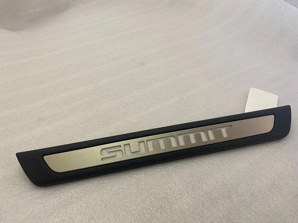 Front sill trim cover 5SQ05DX9AC