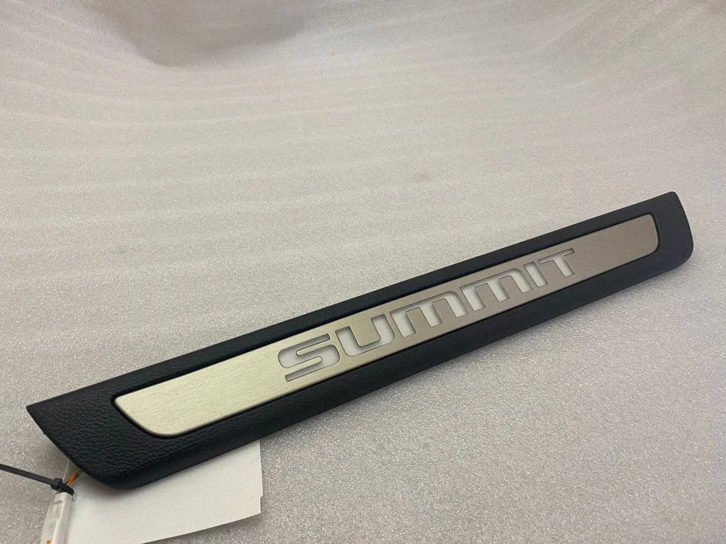 Front sill trim cover 5SQ04DX9AC
