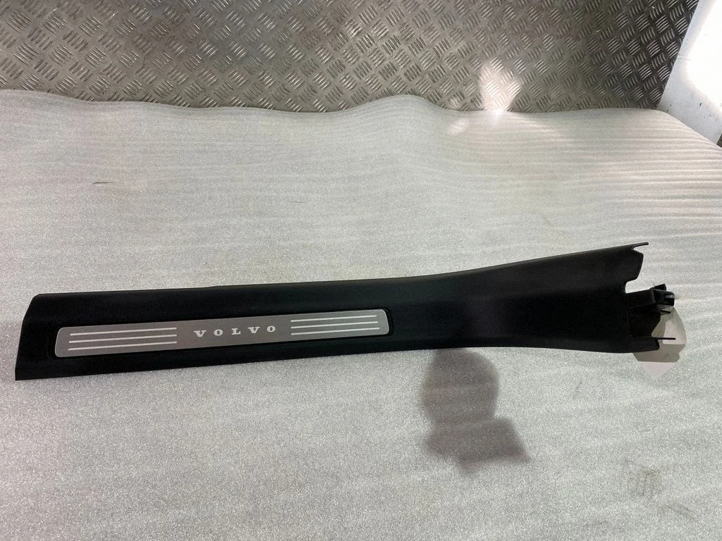 Front sill trim cover 31426895