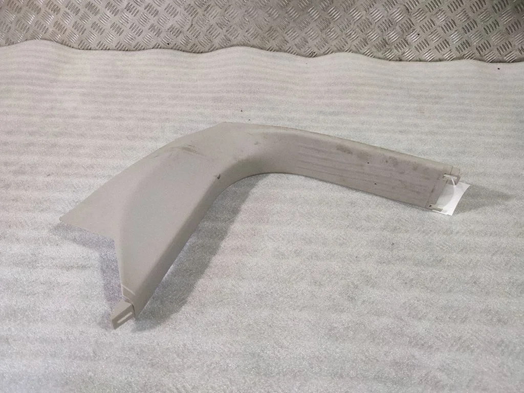 Front sill trim cover 5RH89TRMAC