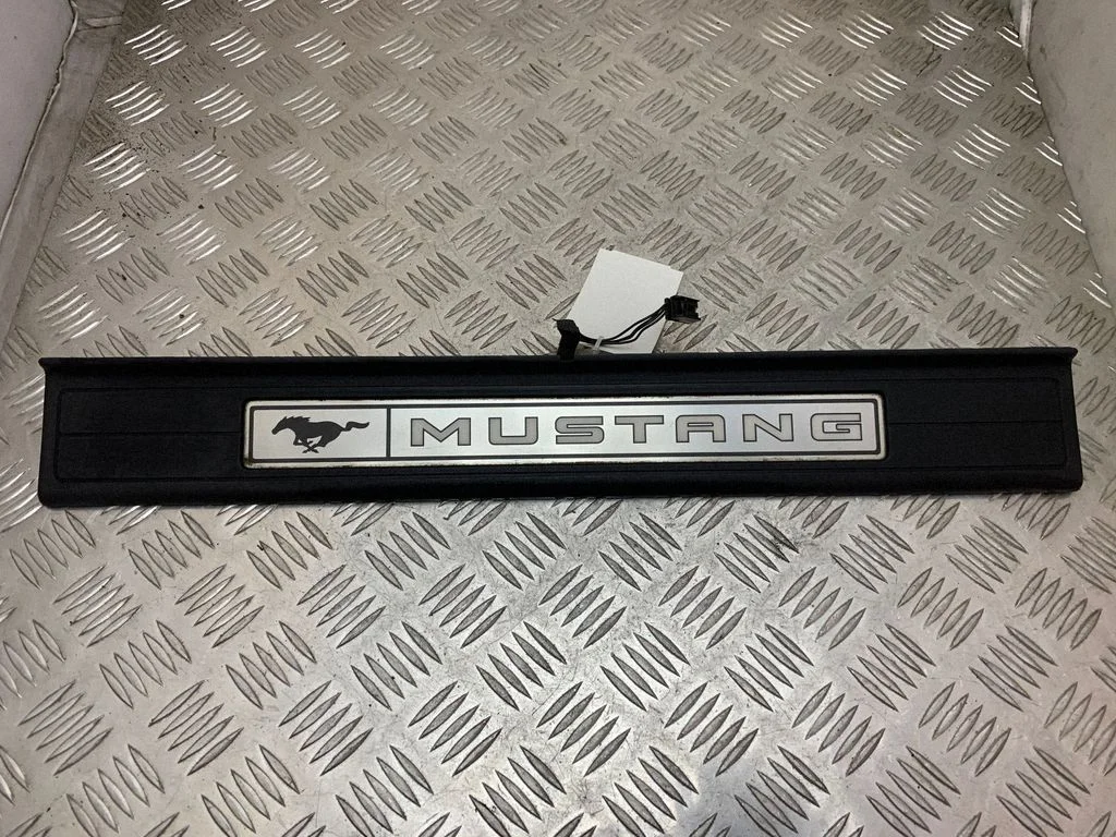 Front sill trim cover FR3J6313222AAW