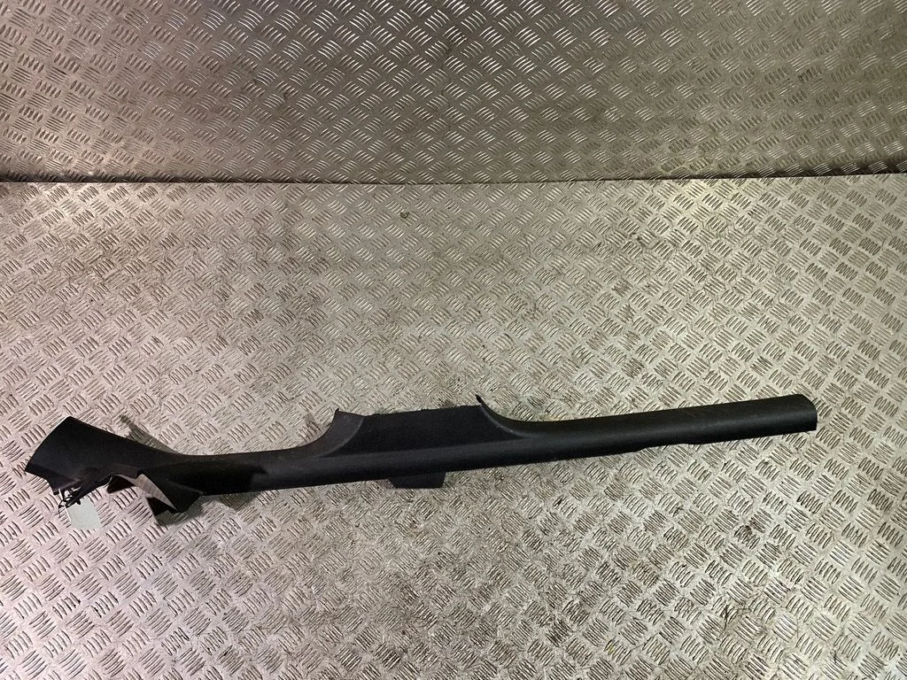 Priekšējā sliekšņa apdare (iekšējā) 82G853371