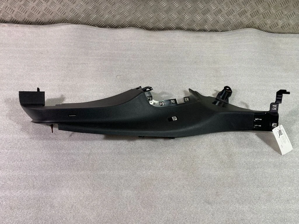 Sānu apdare pie aizmugurējā sēdekļa (apakšā) A2536903601
