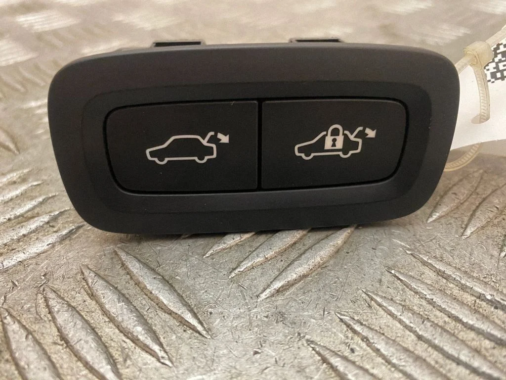 Tailgate/boot open switch button – Volvo XC90 (2014-)