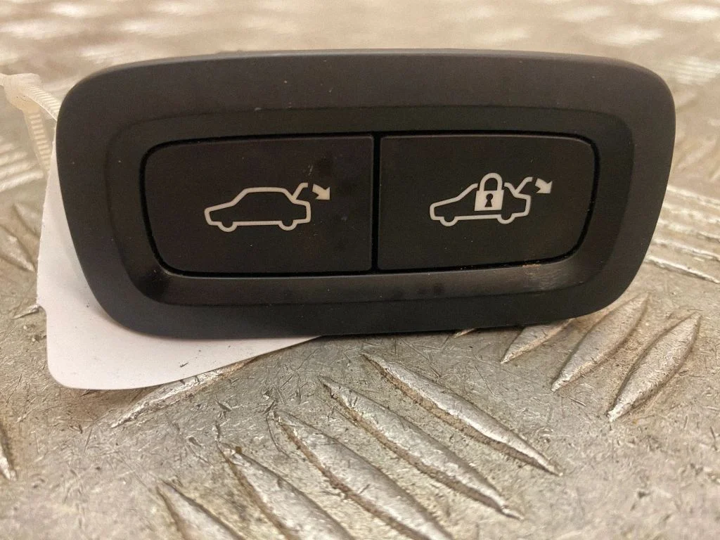 Tailgate/boot open switch button – Volvo XC90 (2014-)