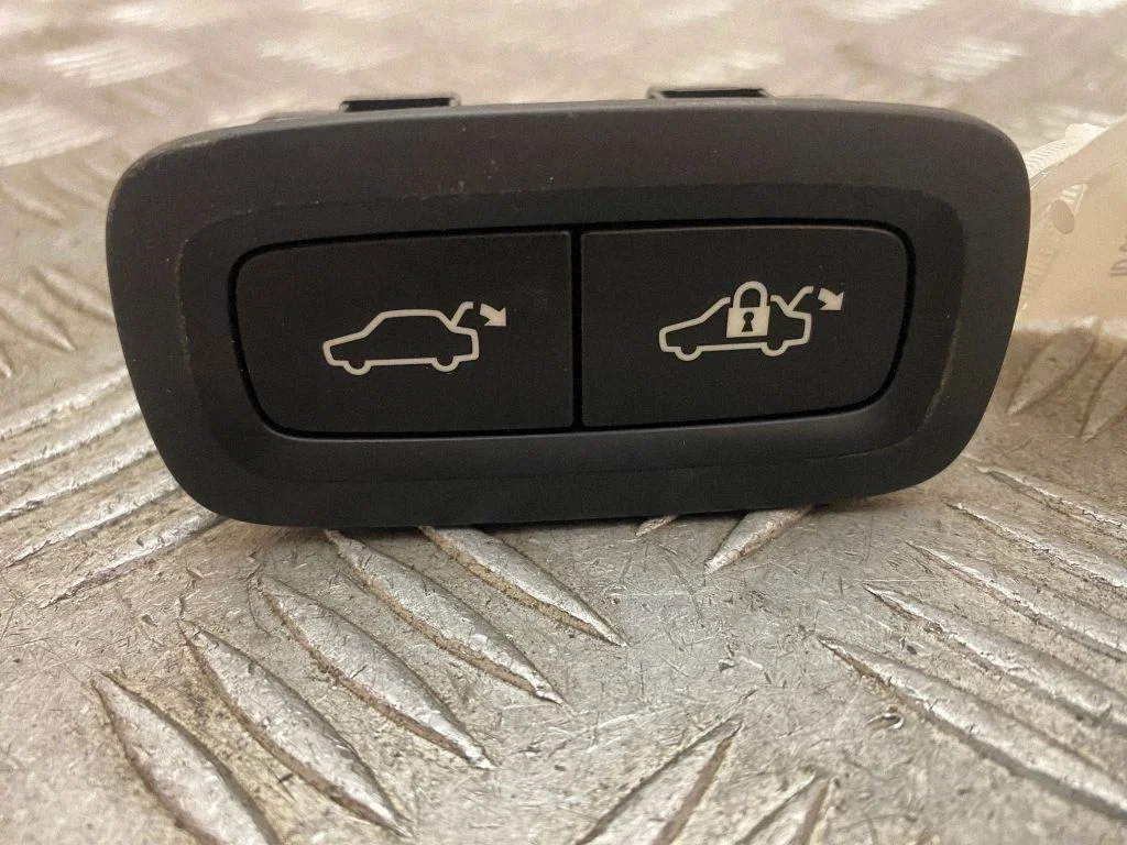 Tailgate/boot open switch button – Volvo XC90 (2014-)
