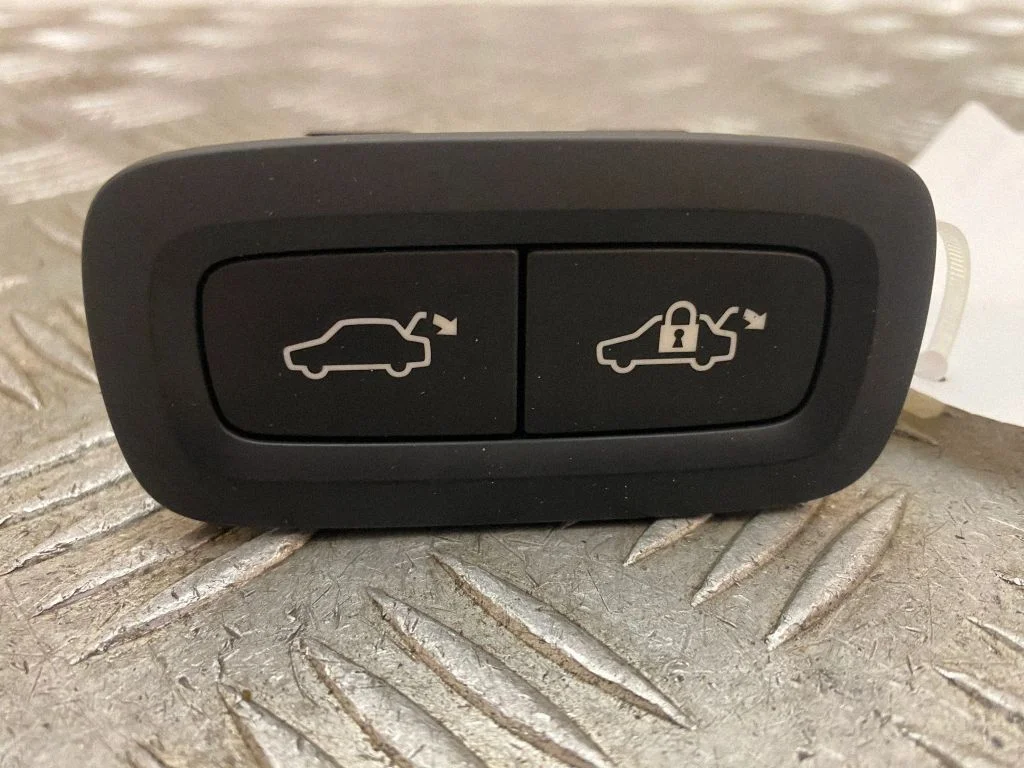 Tailgate/boot open switch button – Volvo XC90 (2014-)