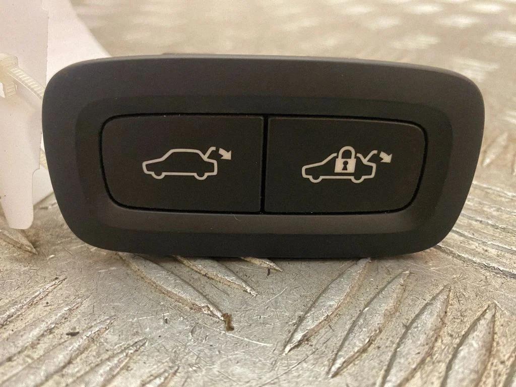 Tailgate/boot open switch button – Volvo S90, V90 (2016-)