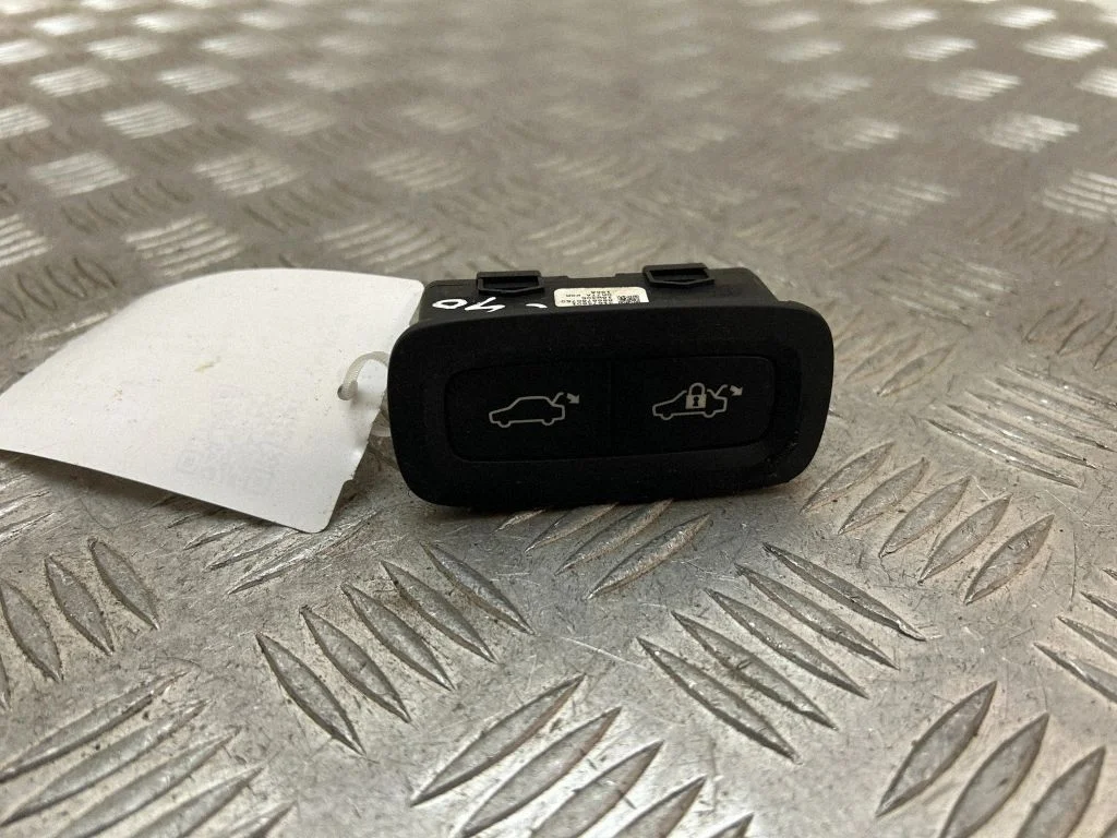 Tailgate/boot open switch button – Volvo XC90 (2014-)