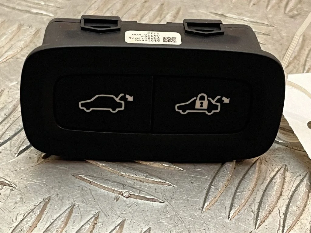Tailgate/boot open switch button – Volvo XC90 (2014-)