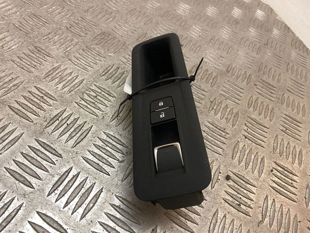 Electric window control switch 7423248180
