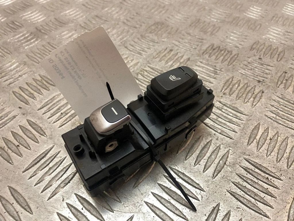 Electric window control switch 93580F1020
