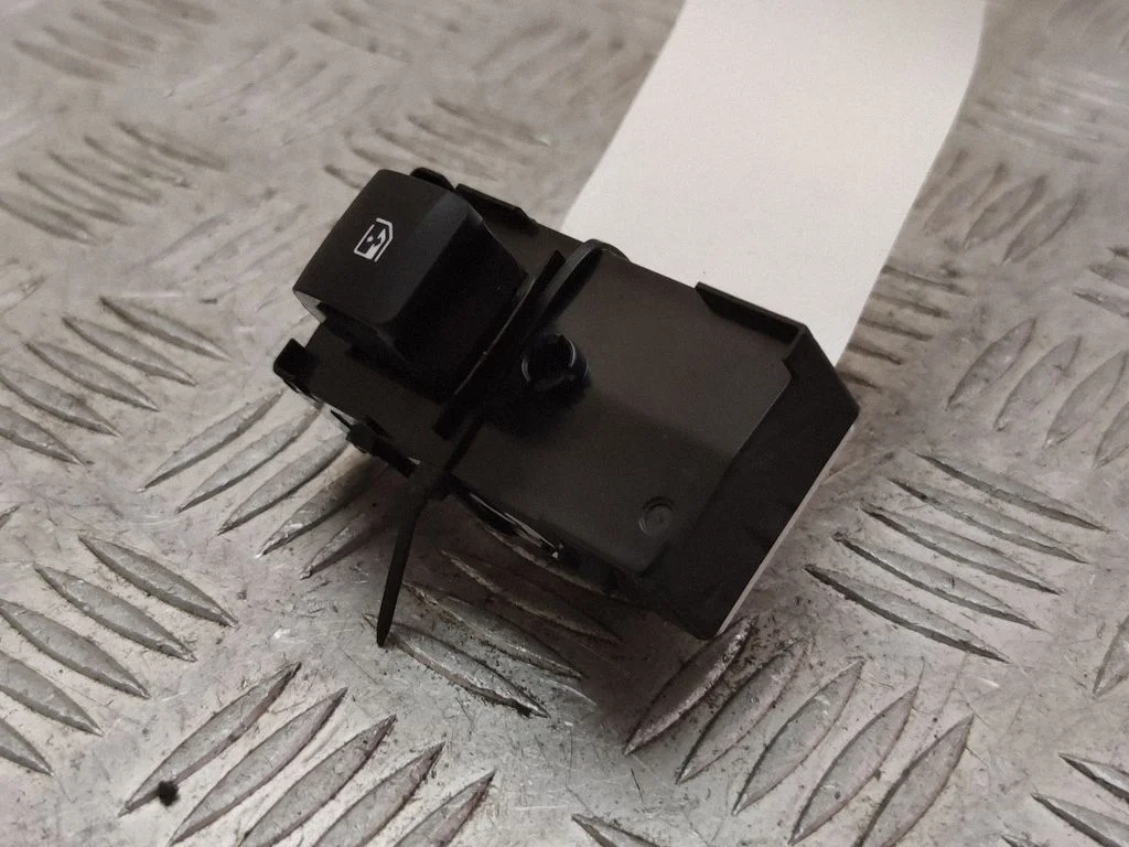 Elektrisko logu slēdzis 93571N7050
