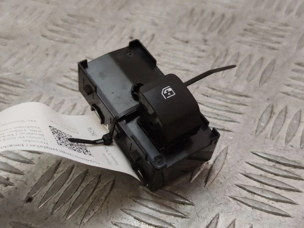 Electric window control switch – Hyundai Tucson TL (2015-)