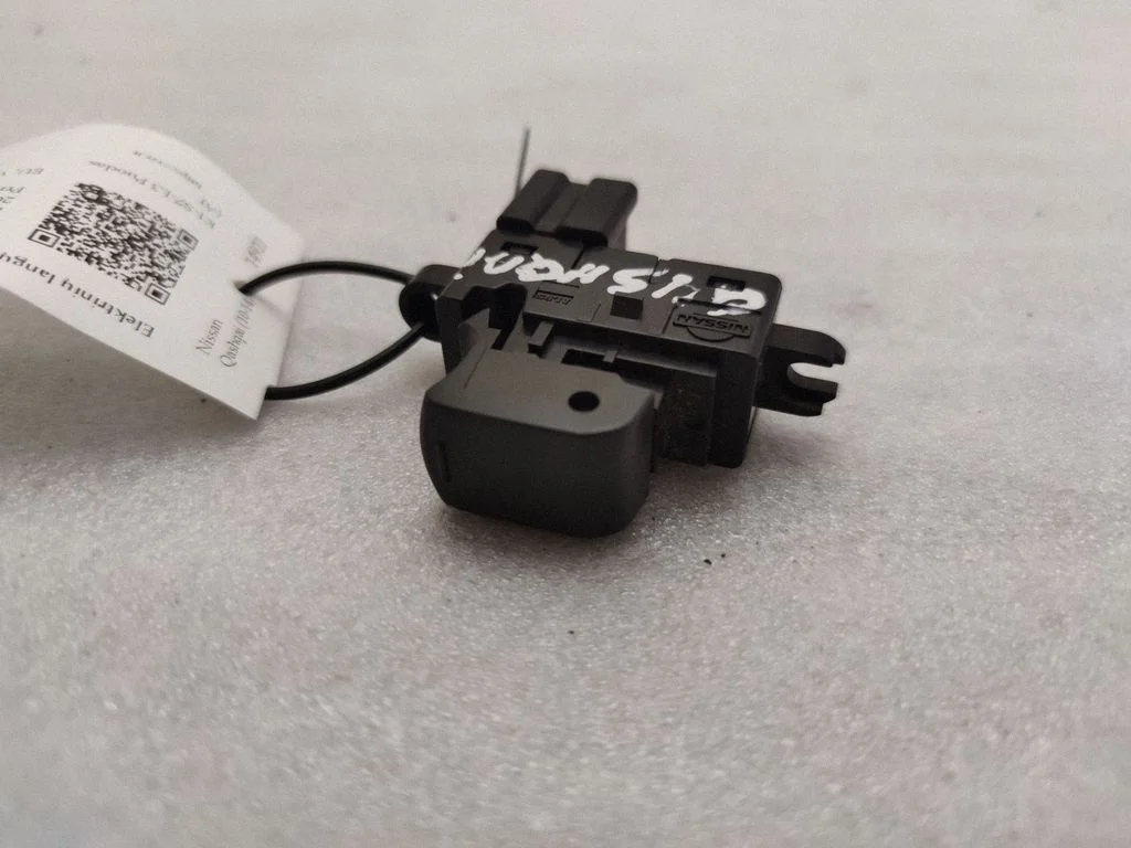 Electric window control switch 25411BR00A