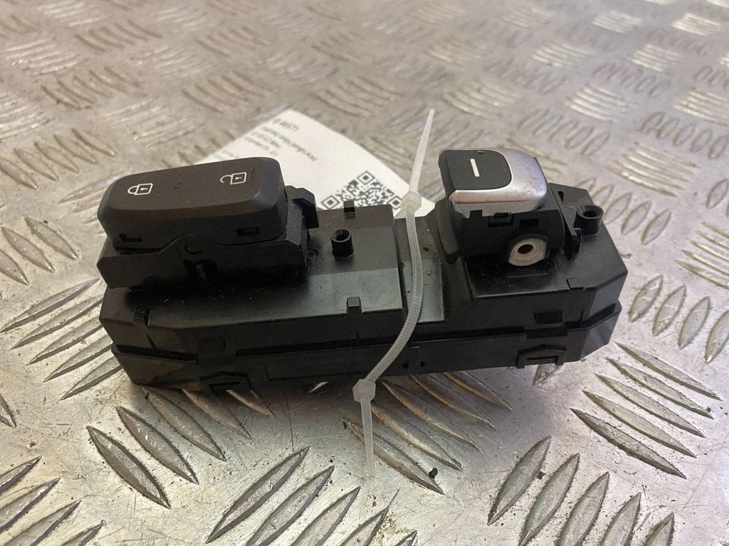 Electric window control switch 93575F1520