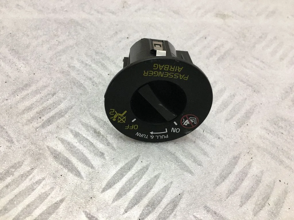 Passenger airbag on/off switch 31674767