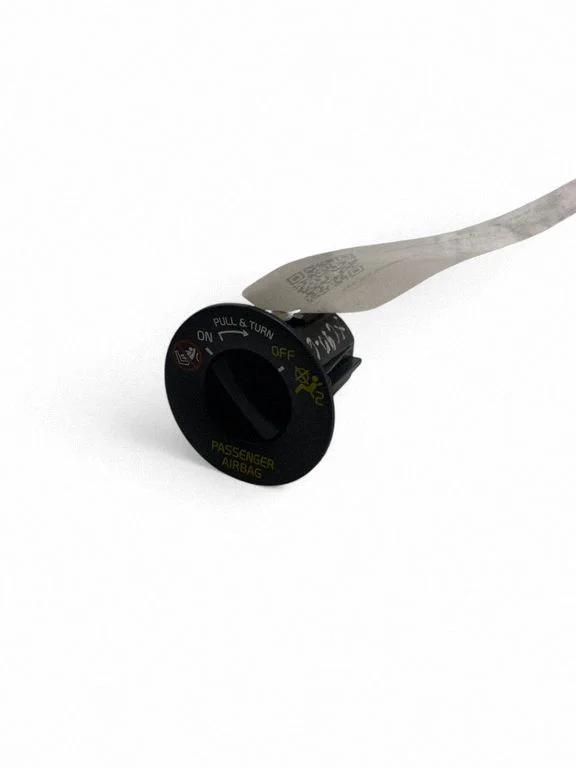 Passenger airbag on/off switch 31674767