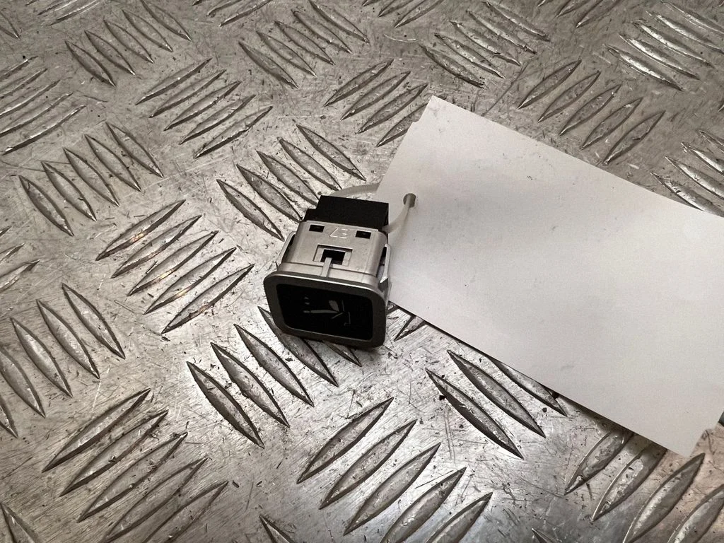 Seat control switch 6DQ23TRMAA