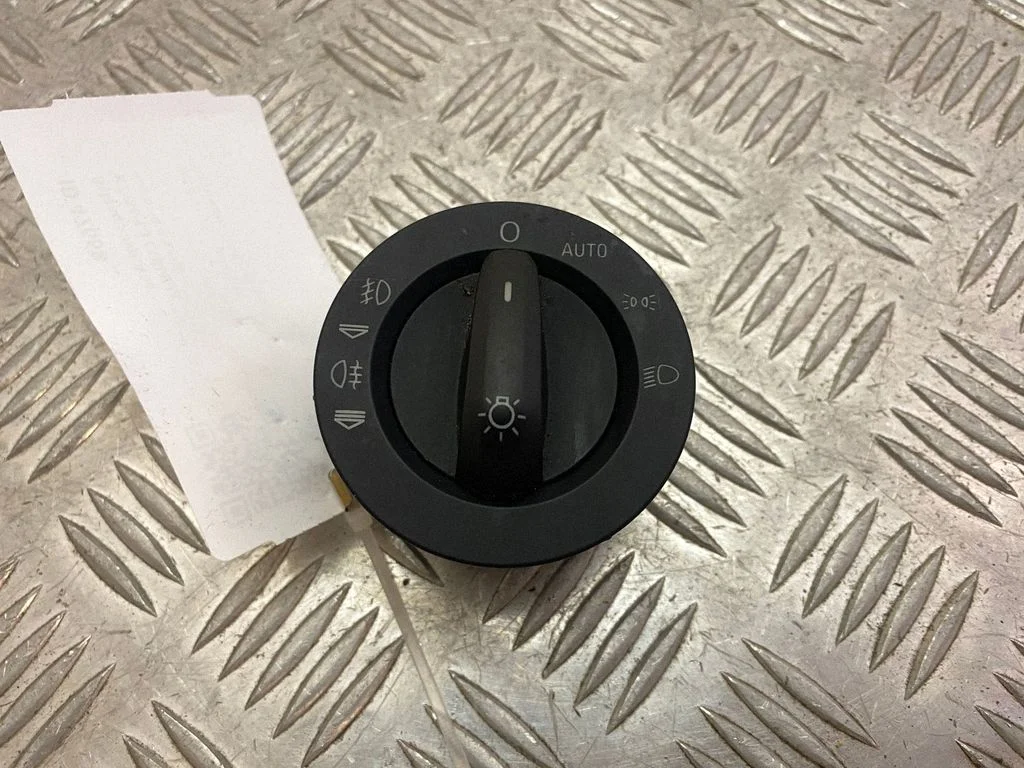Gaismu slēdzis 4F2941531D
