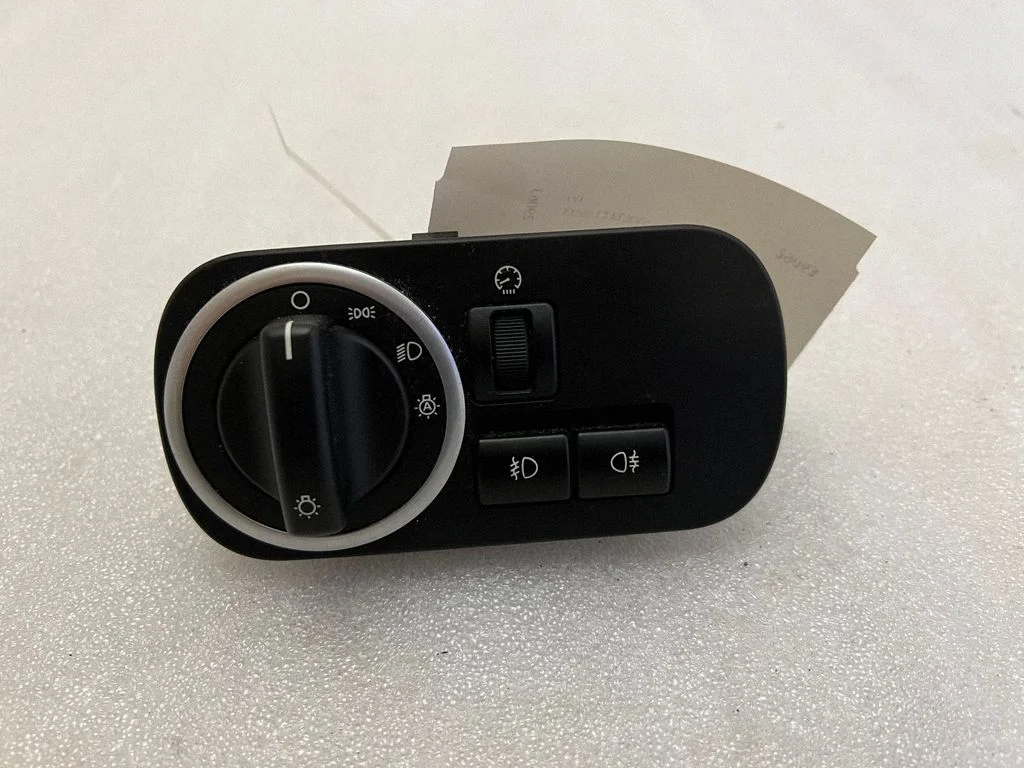 Gaismu slēdzis AH2213A024AB
