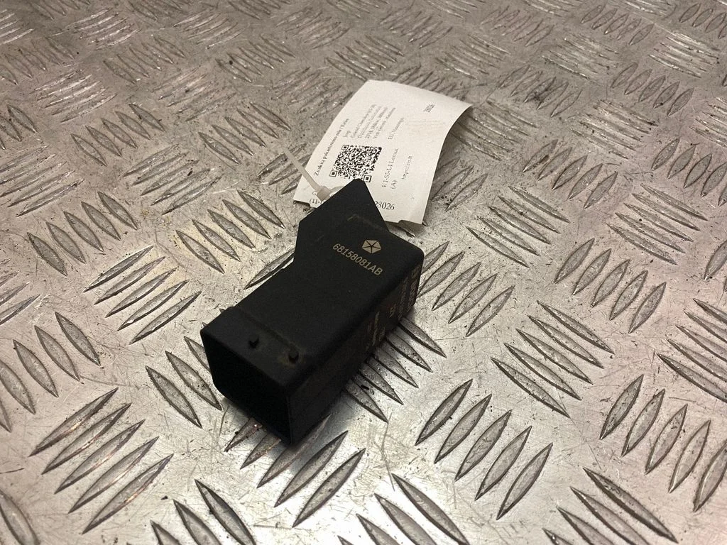 Glow plug pre-heat relay 68158081AB