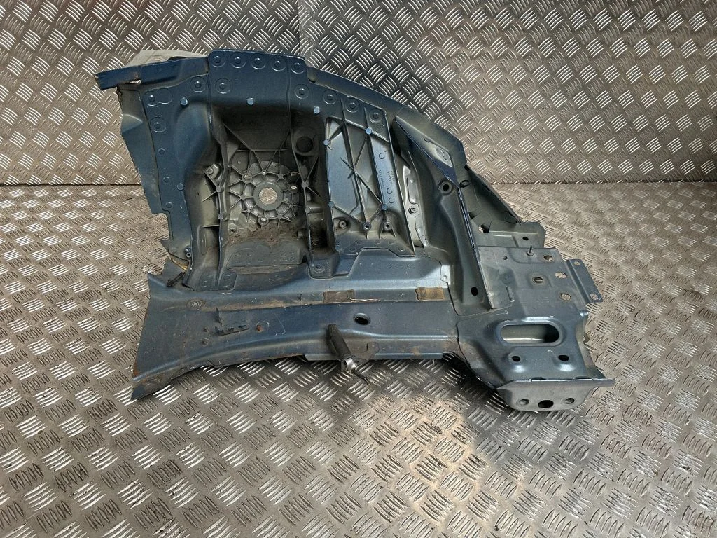 Front side member – right