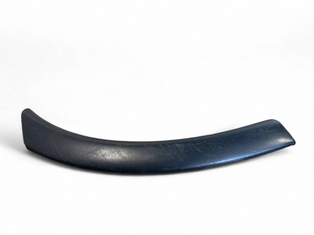 Rear arch trim 7407A318