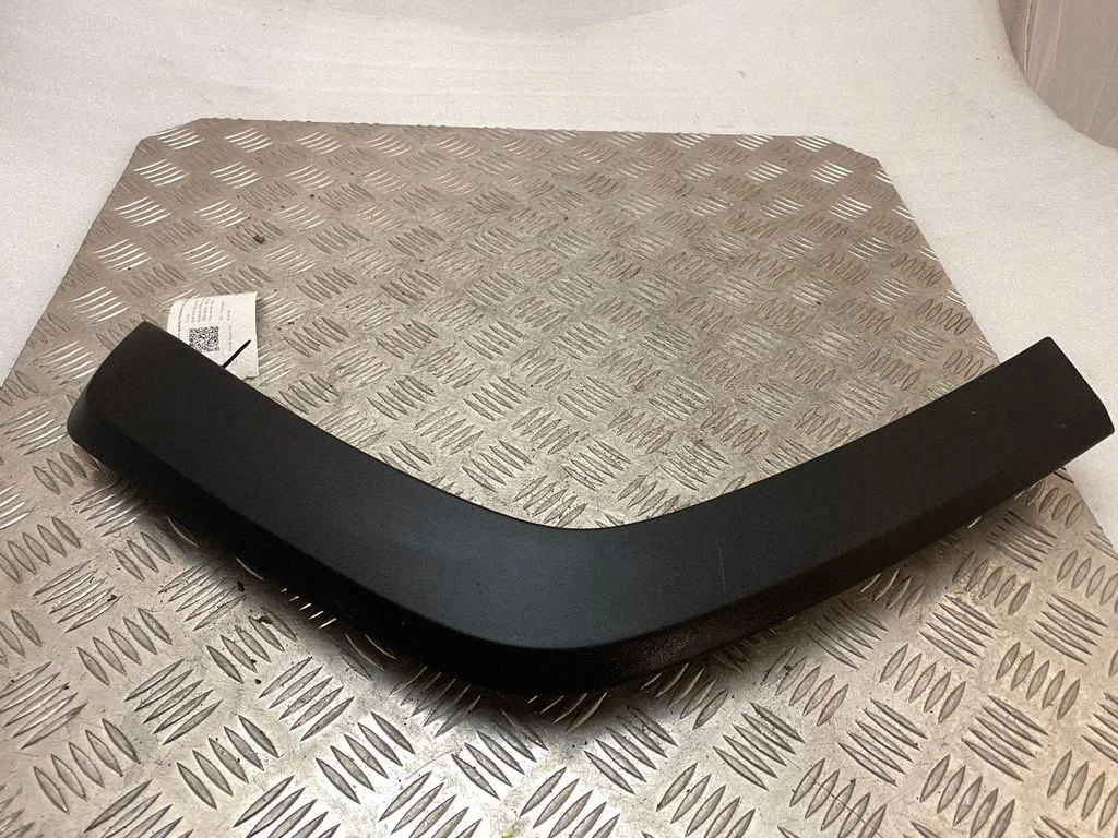 Rear arch trim 7560642150