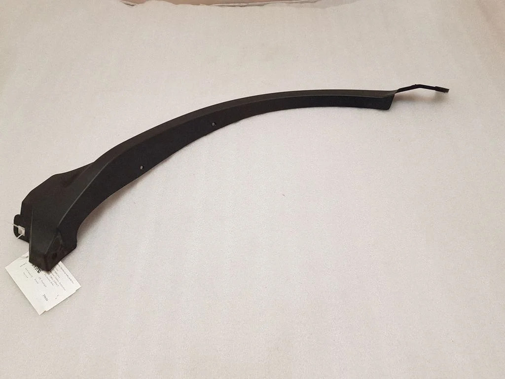 Rear arch trim 7587478010