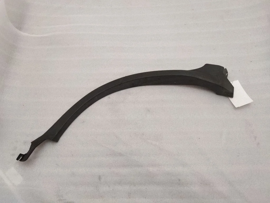 Rear arch trim 7587378010