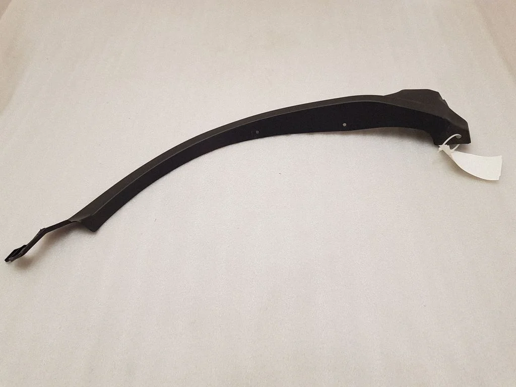 Rear arch trim 7587378010