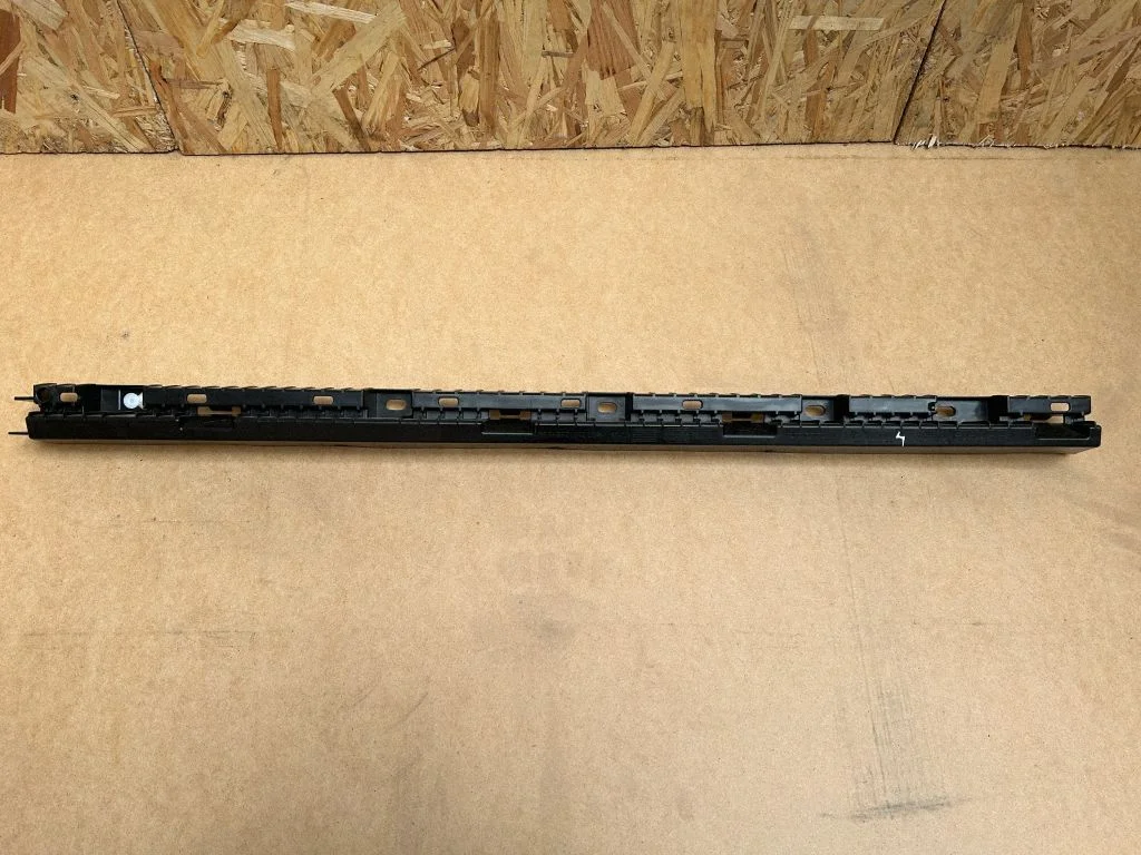 Sill supporting ledge 31395856