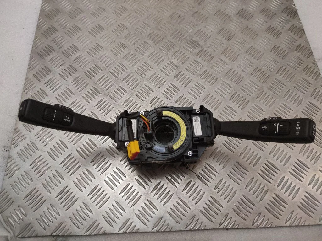 Wiper turn signal indicator stalk/switch 31456030