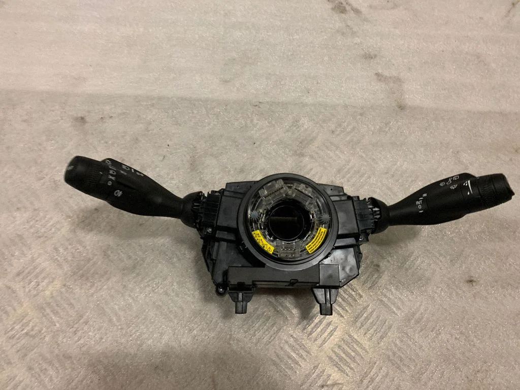 Wiper turn signal indicator stalk/switch 31674099