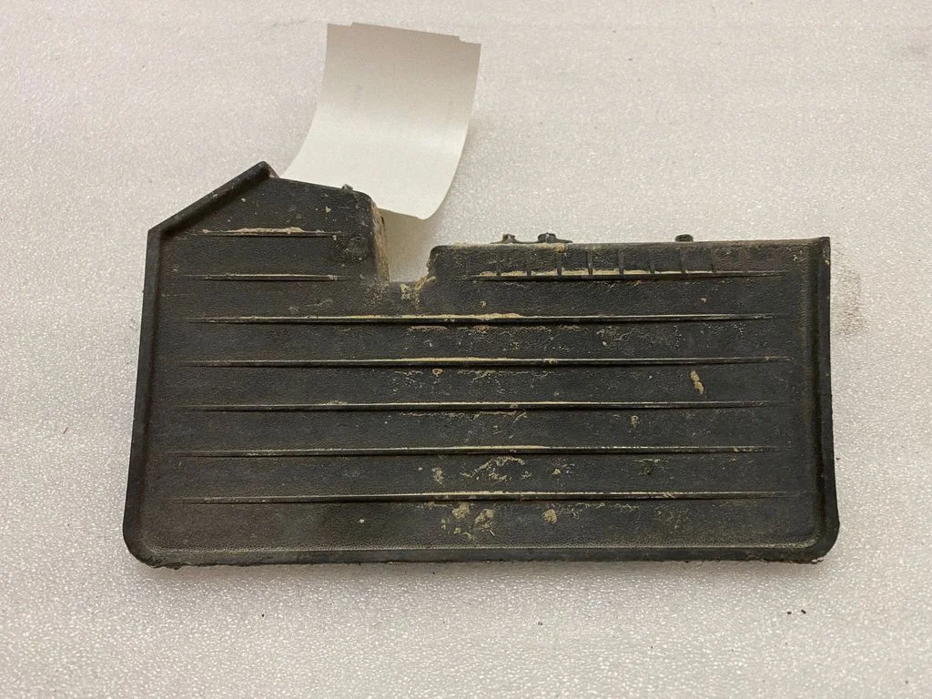 Front mudguard – right