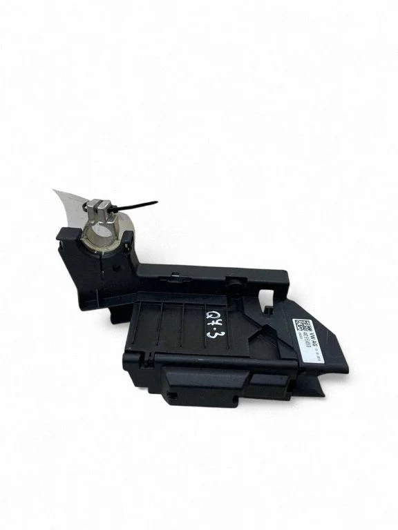 Plussjuhtmete ühendussõlm 4M0915459B