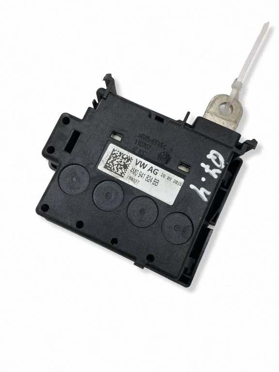 Plusa vadu savienojuma mezgls 4M0941824