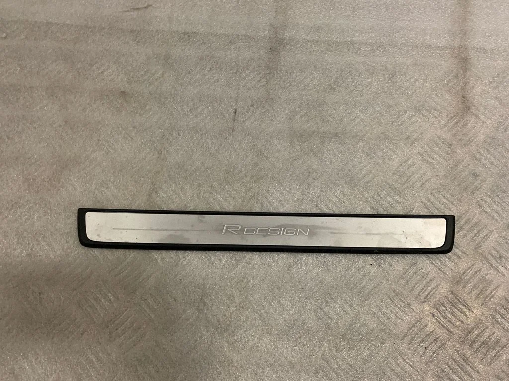 Front door trim (molding) 31484196