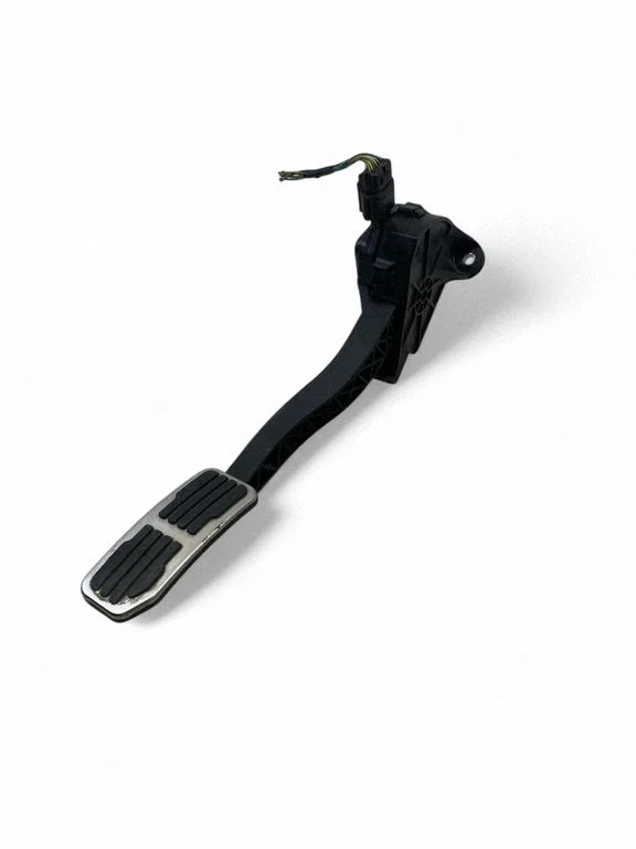 Gaasipedaal J8A29F836BA