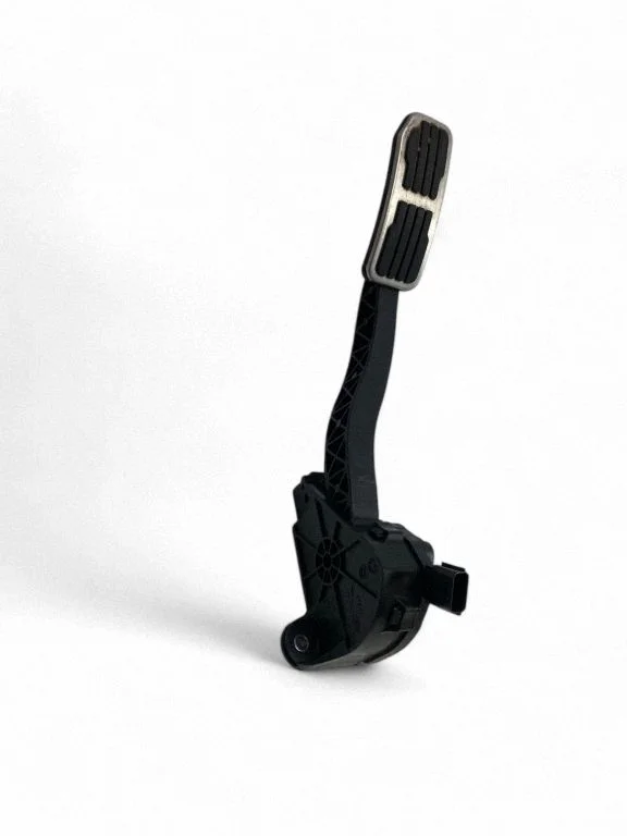 Gaasipedaal J8A29F836BB